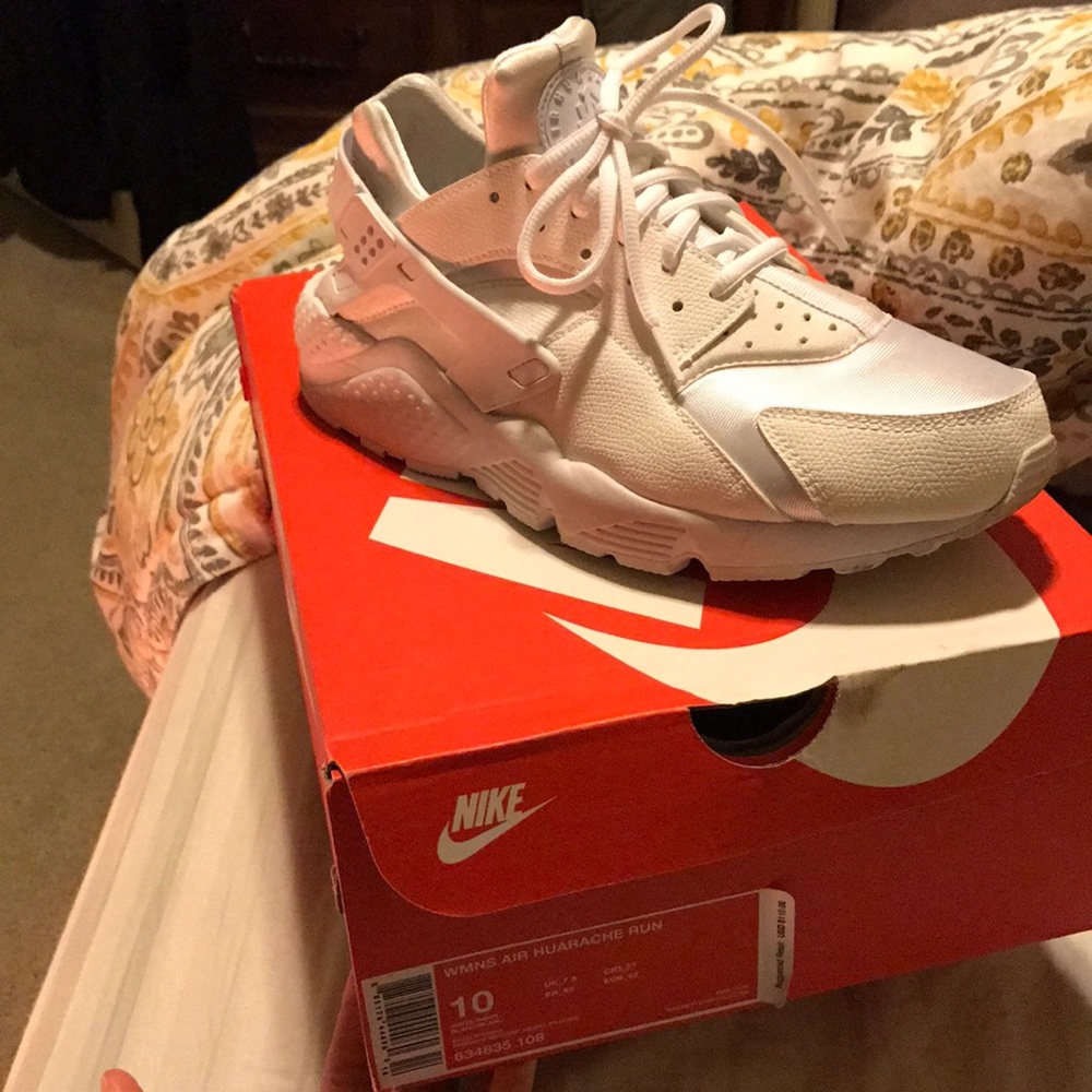 WMNS AIR HUARACHES RUN